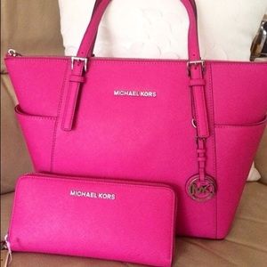 Hot pink Micheal Kors tote bag/matching wallet